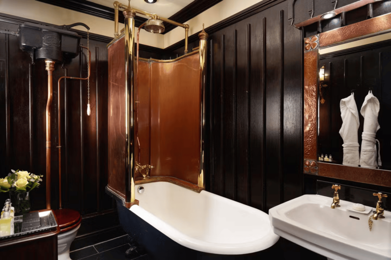 Boutique-hotel-in-Kensington-The-Gore-Hotels-Tudor-bathroom (1)